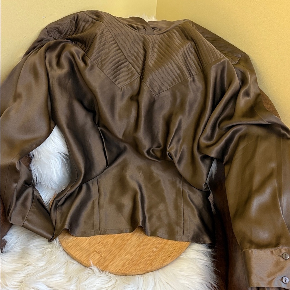 Joanie Char | 100% Silk Brown Button-Back Pleated Yoke Mock Neck Blouse Top 8 - Picture 15 of 17